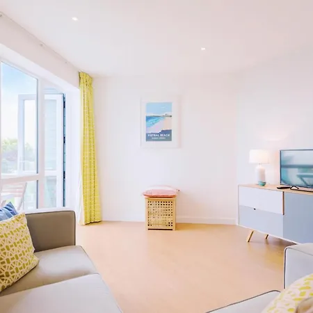 41 Tre Lowen In Fistral, Newquay