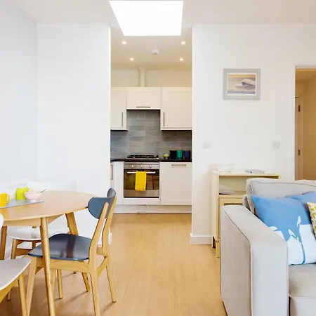 41 Tre Lowen In Fistral, Newquay