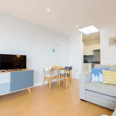 41 Tre Lowen In Fistral, Newquay Holiday home